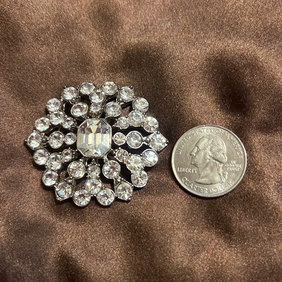 Liz Claiborne Rhinestone Vintage Brooch - Picture 5 of 7